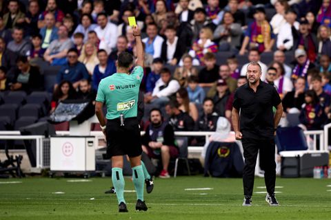 FC Barcelona vecht na verklaring scheids en uitleg trainer Hansi Flick desastreuze schorsing aan