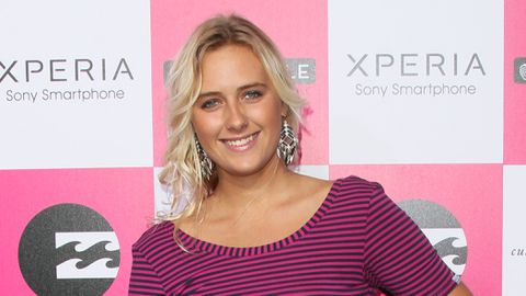 'Kardashian van het surfen' zorgt voor gigantische ophef met omstreden filmpje: 'Elke keer als ik moet...'