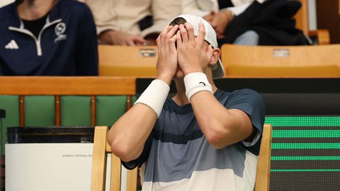 Veelbesproken toptennisser in tranen na dramatisch incident op de baan: 'Afschuwelijke taferelen'