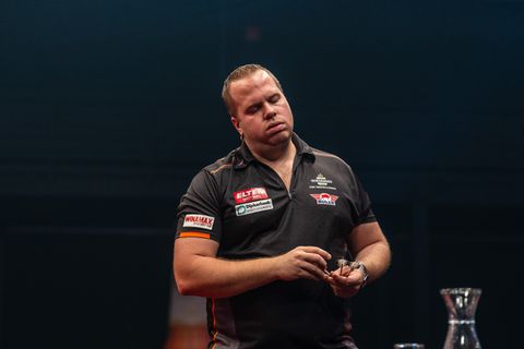 Topdarter Dirk van Duijvenbode grijpt net naast grootste titel uit zijn loopbaan door plaaggeest van de Nederlanders