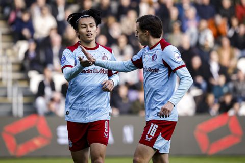 Feyenoord maakt met ontketende Ayase Ueda gehakt van dramatische hekkensluiter