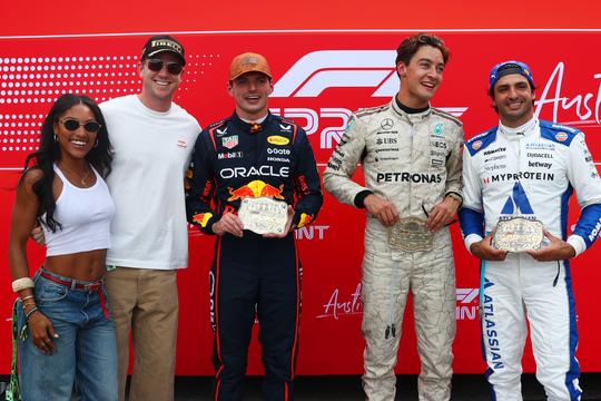 Max Verstappen poseert met gouden koppel in Austin: 'Ik voel me gezegend'