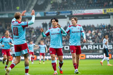 Hoe de ontketende Ayase Ueda van Feyenoord dé titelfavoriet maakt