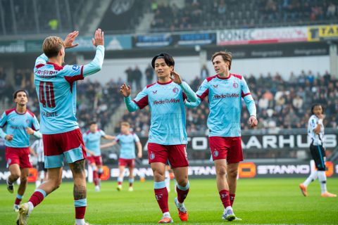 Hoe de ontketende Ayase Ueda van Feyenoord dé titelfavoriet maakt