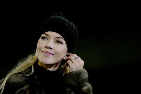 Ex-topvoetbalster Anouk Hoogendijk loopt pijnlijke blessure in gezicht op: 'Gevaarlijke sport'