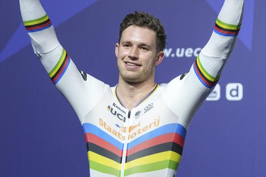 Baanlegende Harrie Lavreysen (29) krijgt na nieuwe wereldtitels opvallende oproep: 'Dit is toch niet leuk?'