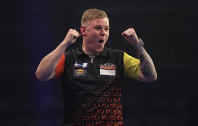 Darter Mike De Decker spoelt zure nederlaag tegen Luke Littler weg met lekkere prijzenpot in andere sport