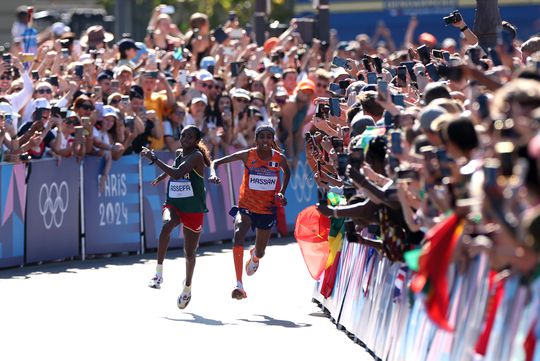 Sifan Hassan kan na gouden medaille nóg een wereldprijs winnen met historische marathon