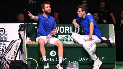 Toptennisser laat zijn land in de steek met bizarre actie: 'Als het lukt ben ik een genie, nu een clown'