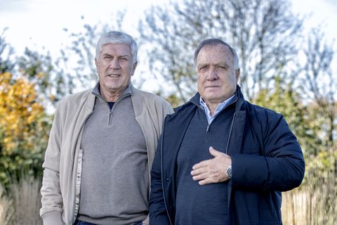 Dit is de staf van Dick Advocaat bij Curaçao: bondscoach en handlangers zijn samen 402 jaar oud