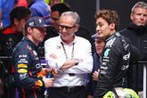 Max Verstappen, Stefano Domenicali en George Russell © Getty Images