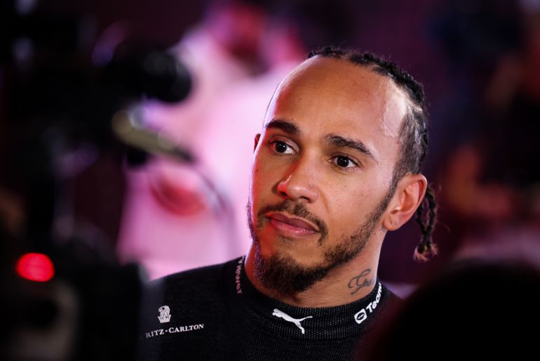 Lewis Hamilton nog altijd in onzekerheid na veelbesproken transfer naar Ferrari