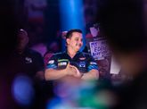 WK-darter bewijst dat 'jatten' van opkomst van Raymond van Barneveld niet zijn schuld was