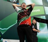 Nick Kenny won van Stowe Buntz op het WK darts en speelt nu tegen Raymond van Barneveld. ©PDC
