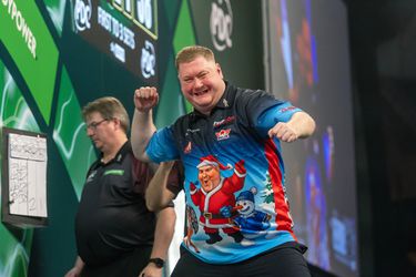 Raymond van Barneveld hekelt juichmoment Ricky Evans op WK darts: 'Je voelt de trillingen'