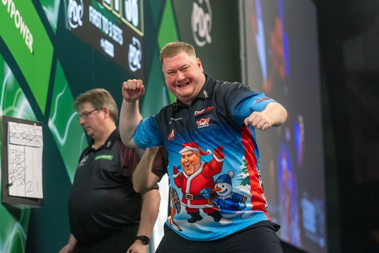 Raymond van Barneveld hekelt juichmoment Ricky Evans op WK darts: 'Je voelt de trillingen'
