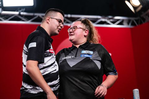 Live WK darts | Michael van Gerwen leert tegenstander kennen, Engelse sensatie (21) eindelijk aan de beurt