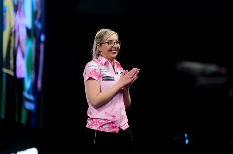 Dartsicoon Fallon Sherrock steekt de draak met ex-vriend Camaron Menzies na opvallend incident op WK