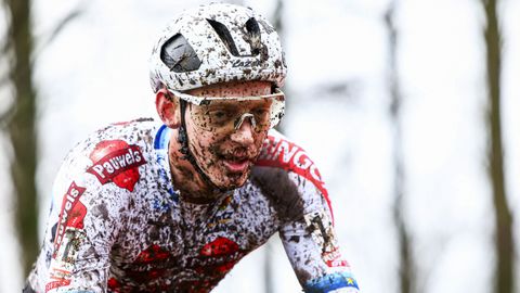 Kasteelheer Michael Vanthourenhout wint Kasteelcross in Zonnebeke