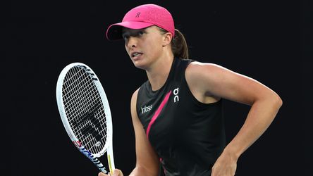 Sensatie op Australian Open: als eerste geplaatste Iga Swiatek verliest van 19-jarige debutante