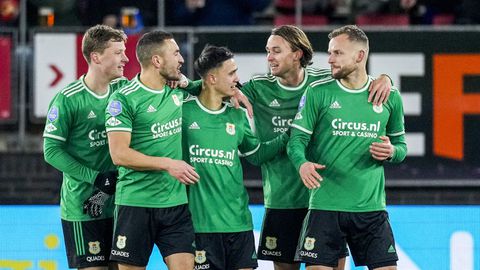 AZ-trainer Maarten Martens debuteert met gelijkspel tegen PEC Zwolle