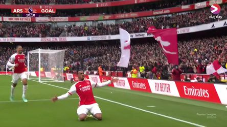 Boomlange verdediger Gabriel kopt Arsenal op 1-0-voorsprong
