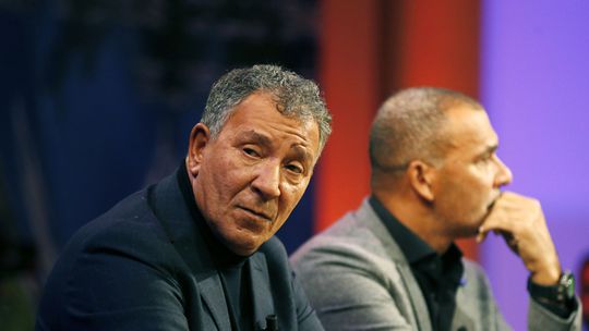 Suriname-bondscoach Henk ten Cate verbijsterd door Irak: 'Het lijkt me niet dat de FIFA zo achterlijk reageert'