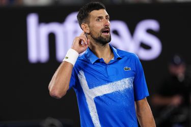 Boze Novak Djokovic krijgt na flinke ruzie excuses van tv-presentator: 'Ik ben te ver gegaan'