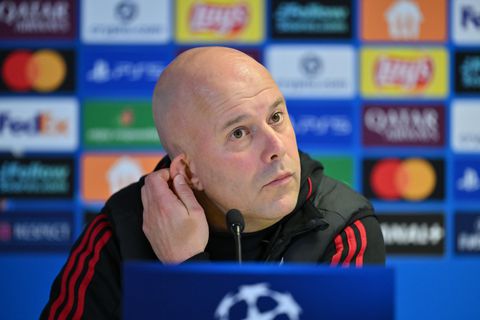 Liverpool-coach Arne Slot spreekt zich op pikant moment uit over Quinten Timber: 'Dat zou me verbazen'