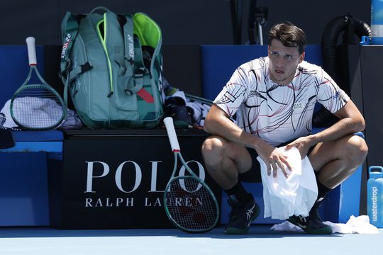 Opvallend moment tijdens Australian Open: toptennisser rent na winnend matchpoint direct naar toilet
