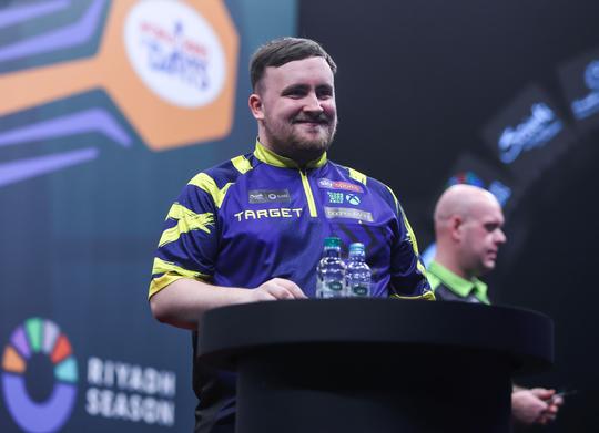 Kritiek op 'ongemotiveerde' topdarter Luke Littler: 'Dit heeft de PDC zelf in de hand gewerkt'