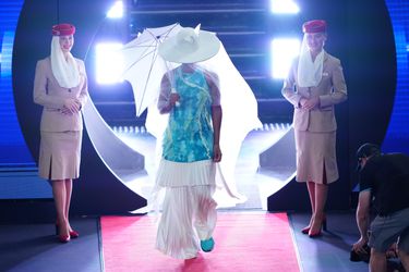 Toptennisster Naomi Osaka komt in wel heel opvallende outfit de baan op tijdens Australian Open