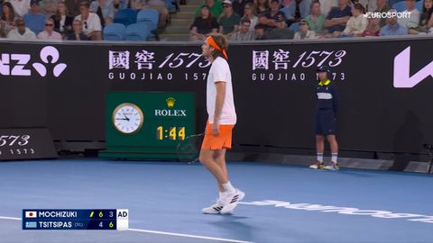 Onsmakelijke actie van ballenjongen zorgt voor gestaakte wedstrijd op Australian Open