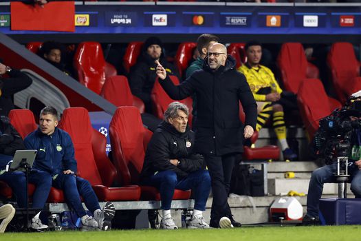 Peter Bosz vindt dat PSV zich tekort heeft gedaan tegen Dortmund: 'Zijn niet meer in de problemen gekomen'