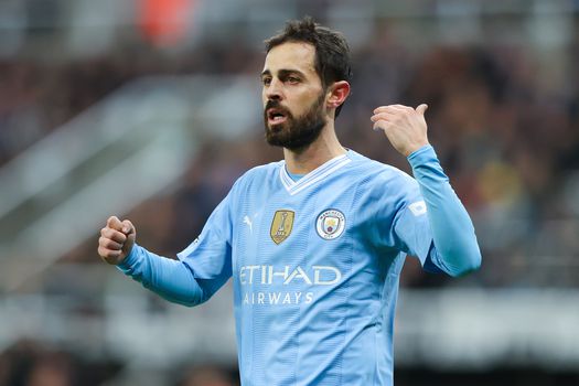 Bernardo Silva neemt mogelijk de slechtste vrije trap ooit bij zege Manchester City op Brentford