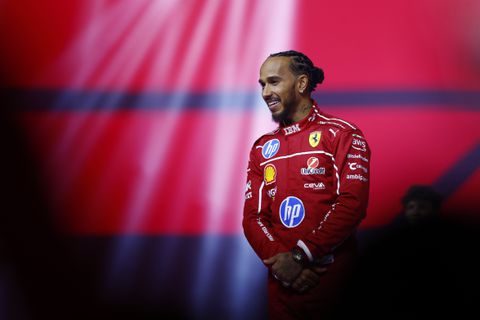 Lewis Hamilton voorziet probleem bij Ferrari: 'Ik moet daar voorzichtig mee zijn'