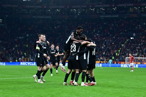AZ stelt achtste finale Europa League veilig met gelijkspel tegen Galatasaray en zet coëfficiëntenpolonaise in