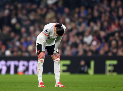 Britten zien Arne Slot 'bidden dat zijn eigen spits buitenspel stond' op pijnlijke avond