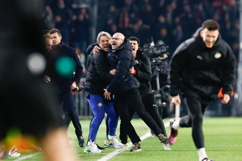 Glunderende Peter Bosz over 'honger' bij PSV: 'Het zal bij de spelers zelf vandaan moeten komen'