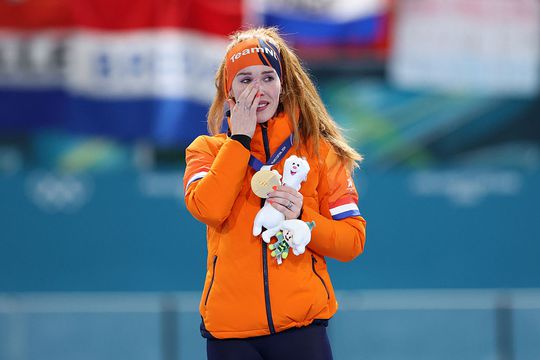 Topschaatsster Antoinette Rijpma-de Jong gaat los bij huldiging in TeamNL Huis: 'Ik had nog één kans'