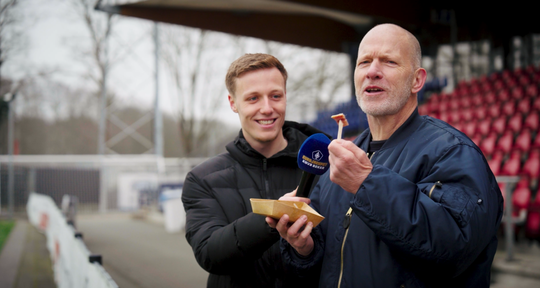 Maxim Hartman bezoekt onbekende bekerheld: 'Doe dit speciale shirt aan als ik ga padellen met vrienden'