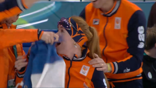 Zo reageert Antoinette Rijpma-de Jong op olympische titel: volop ongeloof bij topschaatsster