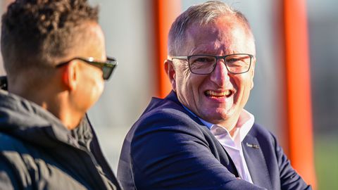 Cruciaal duel voor Ajax en NEC in strijd om Champions League-plek: 'Benieuwd of ze het hoofd boven water kunnen houden'