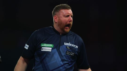 Topdarter heeft spijt van 'domme actie' bij WK darts: 'Ze vertelden me dat er dingen doorgesneden waren'