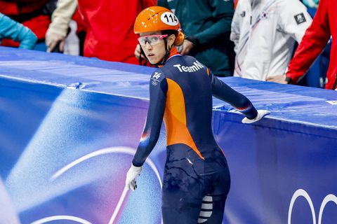 Suzanne Schulting gefrustreerd na chaotische rentree op 1500 meter shorttrack: 'Het ijs brak gewoon weg'