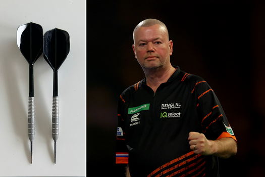 Raymond van Barneveld geeft hét verschil aan waarom hij nu succesvol is met andere pijlen: 'Fenomenaal goed'