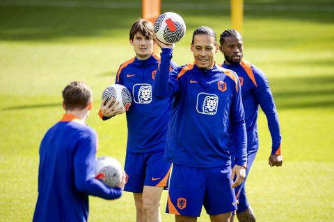 Virgil van Dijk ontvouwt plannen met Oranje-shirts: 'Het idee is om er ooit iets mee te gaan doen'