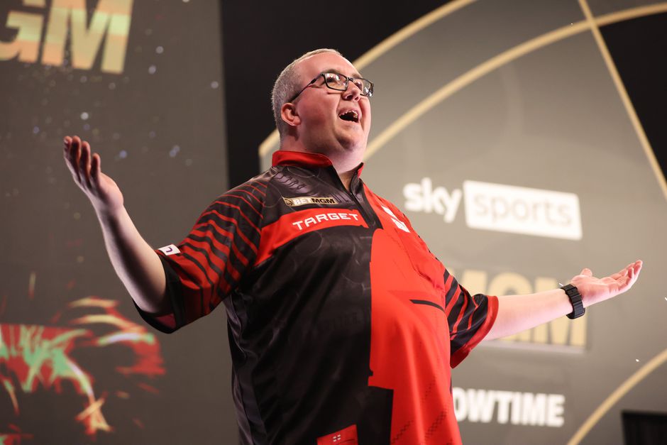 Gesigneerd shirt Cody Gakpo brengt falende Premier League-darter geen geluk in Cardiff
