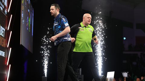 Sensationele Michael van Gerwen dankt vrouw Daphne voor steun en boekt prachtige zege