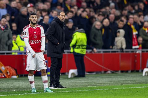 Verguisde voormalig Ajacied doet 'oude bekende' Nederlandse bondscoach pijn bij diens debuut